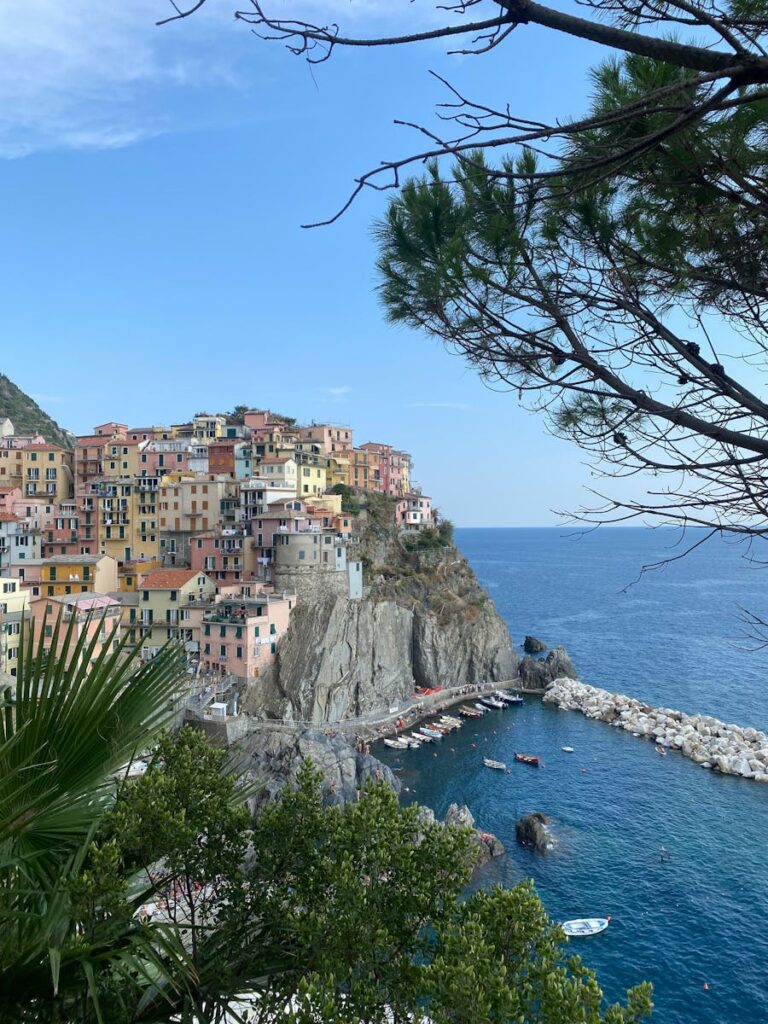 A picturesque view of the vibrant buildings along the coast of Cinque Terre, Italy.